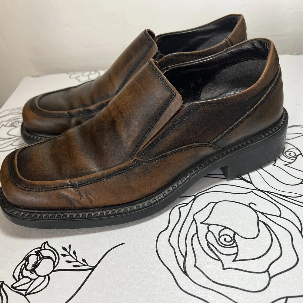 Bass Shoes Men's Distressed Brown Leather Side Stretch Gore Loafers Size 8M
